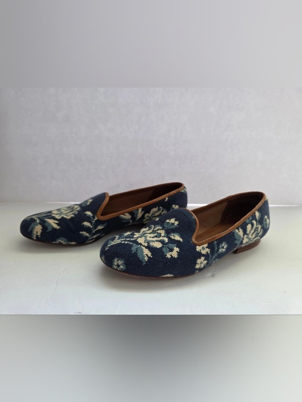 Vintage Zalo Needlepoint Floral Loafers In Soft Cream/Navy Blue Tapestry Sz 9M